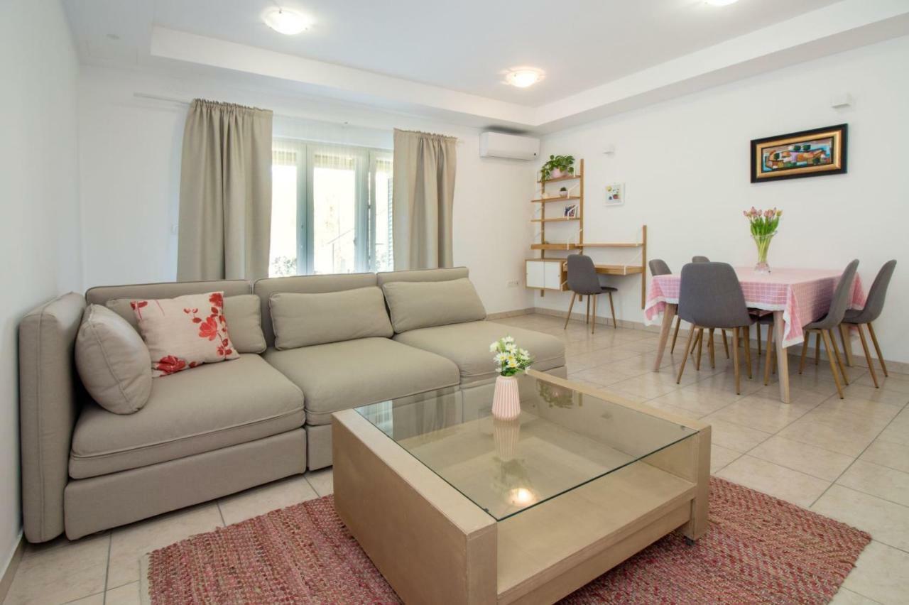Apartments Leon Podstrana Exterior foto